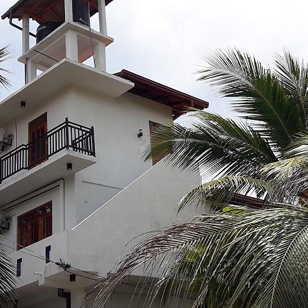 Sanjula Apartments Хикадува Екстериор снимка