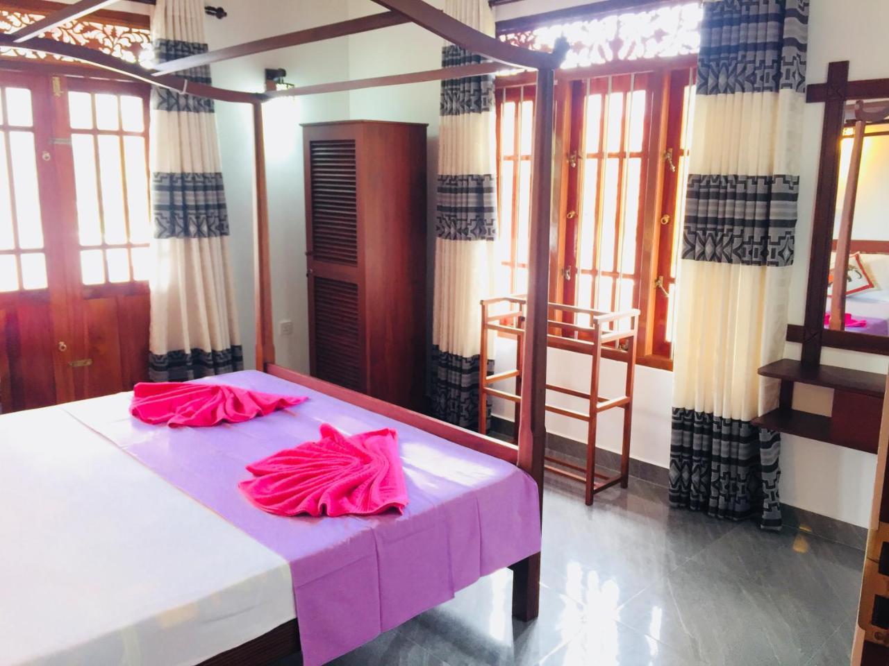 Sanjula Apartments Хикадува Екстериор снимка