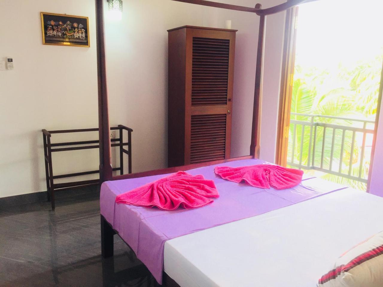 Sanjula Apartments Хикадува Екстериор снимка