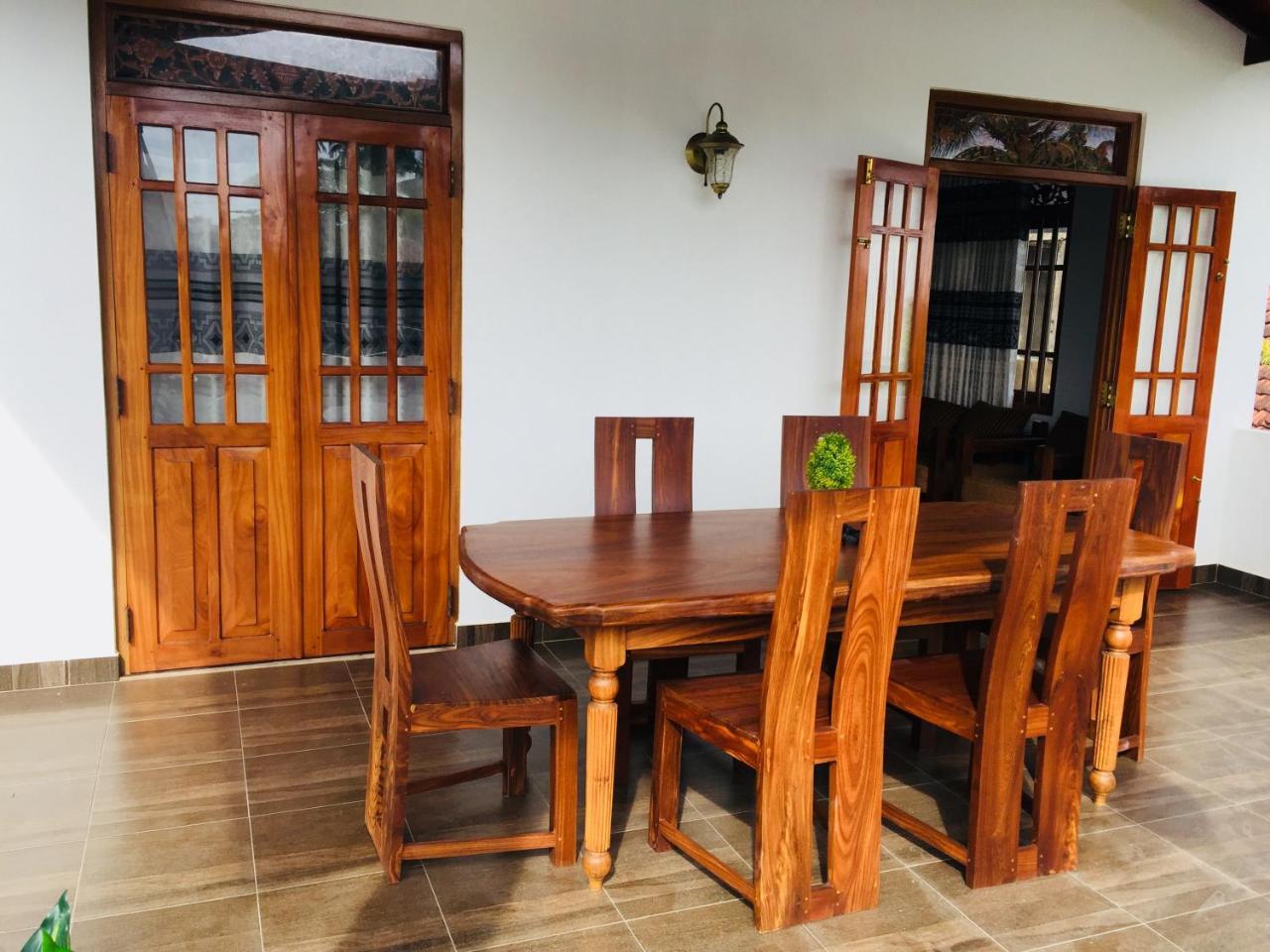 Sanjula Apartments Хикадува Екстериор снимка